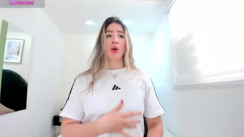 Snapshot of _sofia_cruz chatting on May 3, 5:41 pm 640 200 online show from May 3, 5:41 pm