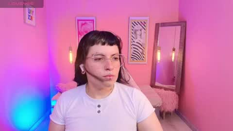 Snapshot of _sofia_smith1 chatting on August 1, 7:24 pm Sofia online show from August 1, 7:24 pm