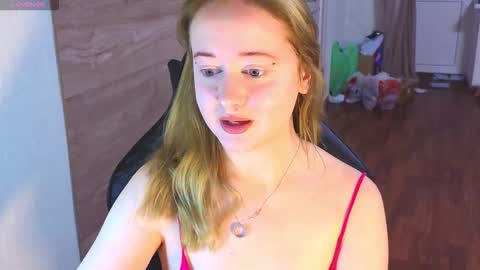Snapshot of _sofiy_milashka chatting on October 23, 3:17 am Sofiy online show from October 23, 3:17 am