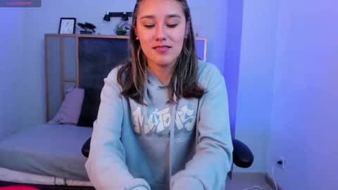 Snapshot of _sophie__miller chatting on October 11, 5:00 pm Sophie online show from October 11, 5:00 pm