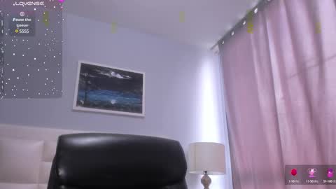 Snapshot of _sophiewilson chatting on January 9, 6:15 pm sophie online show from January 9, 6:15 pm