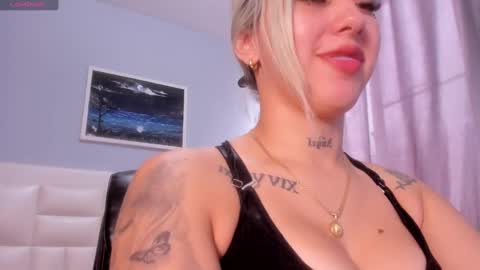 Snapshot of _sophiewilson chatting on January 29, 3:04 pm sophie online show from January 29, 3:04 pm
