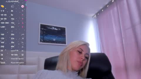 Snapshot of _sophiewilson chatting on March 7, 6:54 pm sophie online show from March 7, 6:54 pm