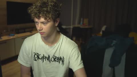 OLIVERpvt is open online show from January 30, 3:11 am