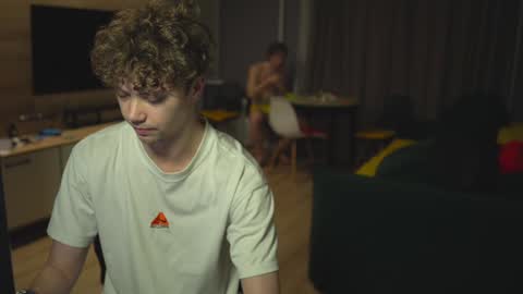 OLIVERpvt is open online show from February 4, 3:00 am