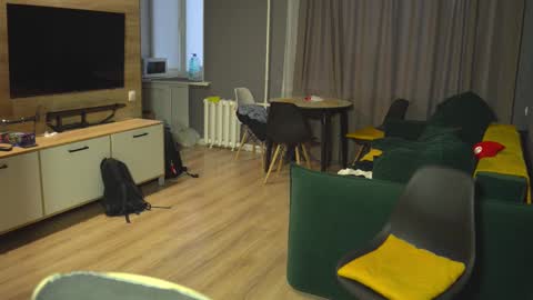 OLIVERpvt is open online show from February 11, 4:01 am