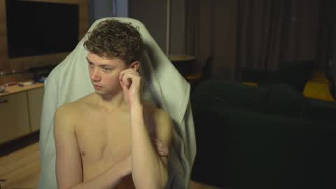 OLIVERpvt is open online show from November 18, 4:39 am