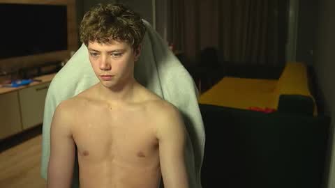 OLIVERpvt is open online show from December 17, 3:12 am