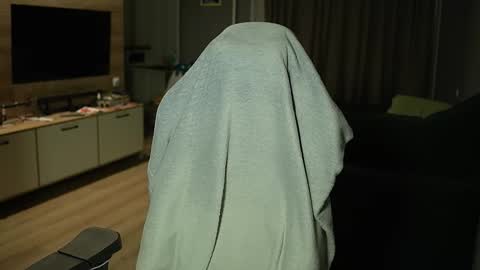 OLIVERpvt is open online show from February 10, 3:10 am