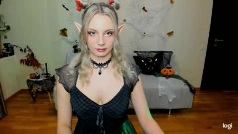 Marie online show from November 1, 6:21 pm