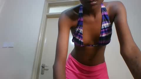 Snapshot of _sweetebony_r chatting on May 20, 11:38 am _sweetebony_r online show from May 20, 11:38 am