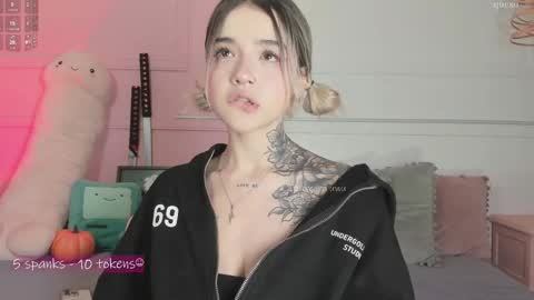 _tammarra_ online show from October 21, 10:32 pm