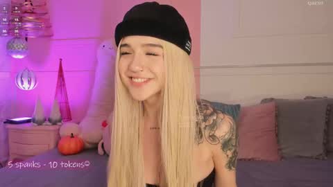 _tammarra_ online show from December 17, 6:47 pm