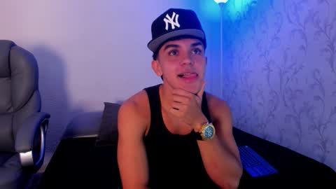 Snapshot of _taylorblack chatting on December 18, 11:38 am _taylorblack online show from December 18, 11:38 am