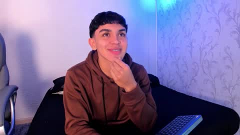 Snapshot of _taylorblack chatting on December 20, 11:39 am _taylorblack online show from December 20, 11:39 am