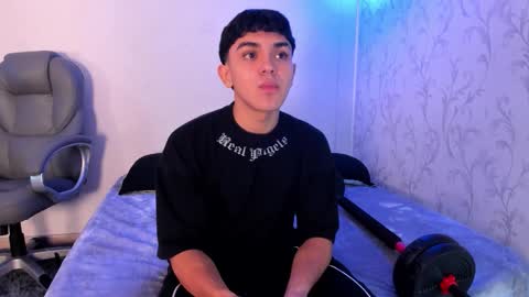 Snapshot of _taylorblack chatting on December 21, 11:28 am _taylorblack online show from December 21, 11:28 am