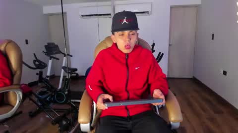 _taylorblack online show from April 12, 11:37 am