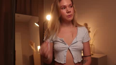 Annie online show from February 13, 1:19 am