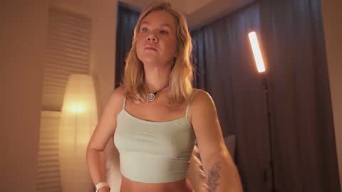 Annie online show from December 1, 1:54 am