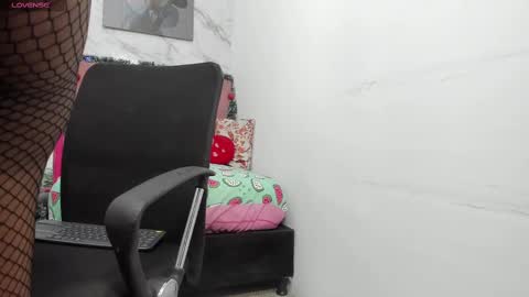 tinny online show from December 26, 12:38 pm