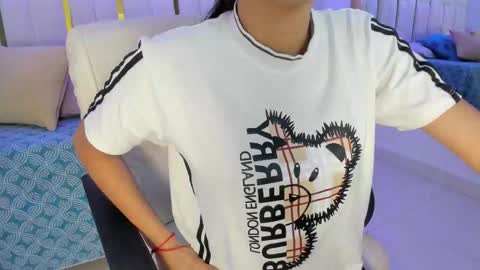 Snapshot of _tinyrousse_ chatting on February 8, 7:06 pm Rousse online show from February 8, 7:06 pm