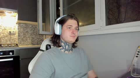 _torfin_ online show from December 5, 9:06 pm