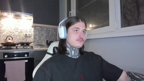 _torfin_ online show from December 24, 7:44 pm