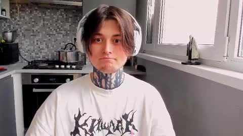 _torfin_ online show from February 19, 9:05 am