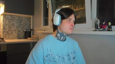 Snapshot of _torfin_ chatting on April 7, 11:48 pm _torfin_ online show from April 7, 11:48 pm