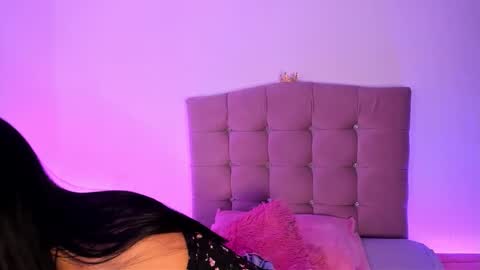 Snapshot of _valediaz__ chatting on December 23, 2:53 am Vale online show from December 23, 2:53 am