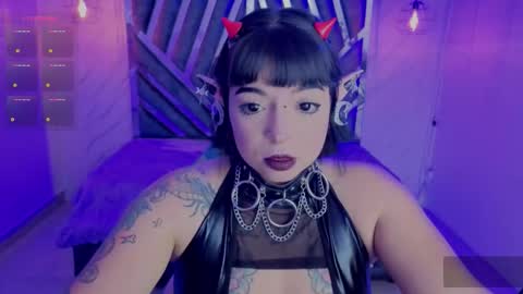 Snapshot of _vermell_ chatting on January 17, 9:51 pm Vermeil online show from January 17, 9:51 pm