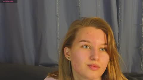 _watchmesmile_ online show from May 7, 4:51 am
