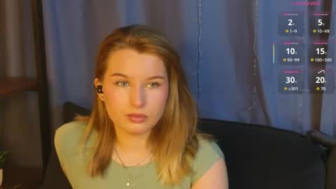 _watchmesmile_ online show from May 13, 4:54 am