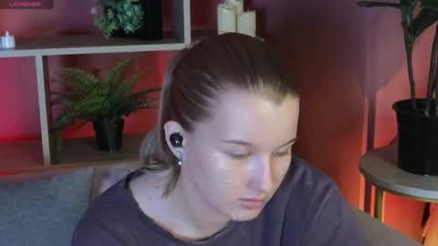 _watchmesmile_ online show from May 28, 4:43 am