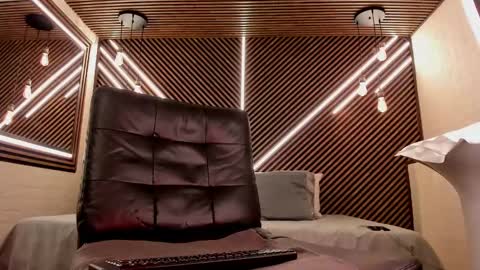 Snapshot of _white_fox_ chatting on February 20, 8:28 am white fox online show from February 20, 8:28 am