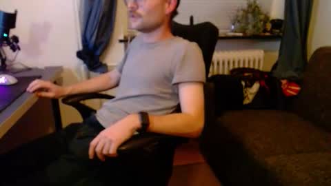 _whoisthatguy_ online show from November 18, 6:12 pm