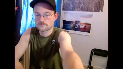 Snapshot of _whoisthatguy_ chatting on February 15, 2:47 pm _whoisthatguy_ online show from February 15, 2:47 pm