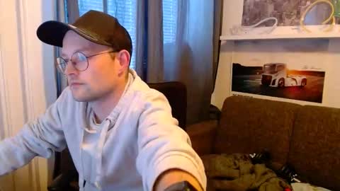 Snapshot of _whoisthatguy_ chatting on May 12, 4:48 pm _whoisthatguy_ online show from May 12, 4:48 pm