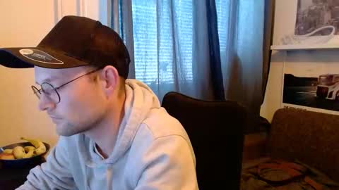 Snapshot of _whoisthatguy_ chatting on May 13, 3:09 pm _whoisthatguy_ online show from May 13, 3:09 pm