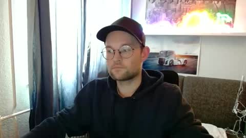 Snapshot of _whoisthatguy_ chatting on May 18, 3:07 pm _whoisthatguy_ online show from May 18, 3:07 pm