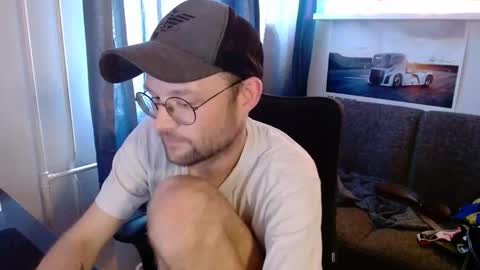 Snapshot of _whoisthatguy_ chatting on May 27, 5:21 pm _whoisthatguy_ online show from May 27, 5:21 pm