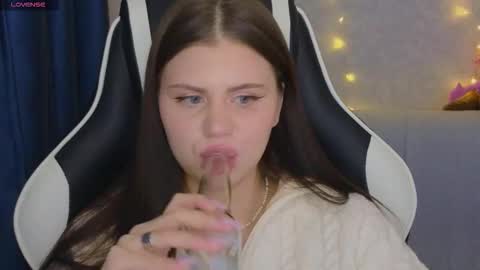 Fiona and Wayne online show from March 3, 6:47 pm