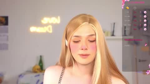 LITTLE FOX online show from October 25, 1:40 pm