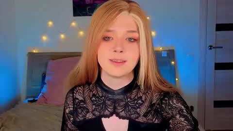 LITTLE FOX online show from January 18, 3:16 pm