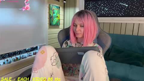 YourSecretCrush online show from February 19, 1:29 pm