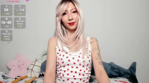 Mia online show from May 16, 10:41 pm