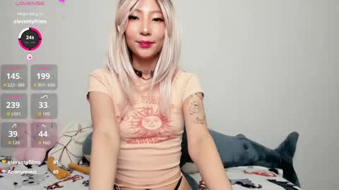 Mia online show from May 27, 9:45 pm