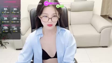 _zizi_ online show from January 4, 11:43 am