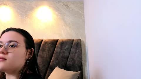 zoe online show from February 25, 12:04 pm