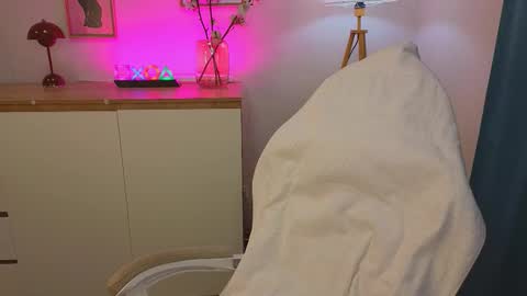 Snapshot of a11ice chatting on February 19, 12:23 pm Denis online show from February 19, 12:23 pm